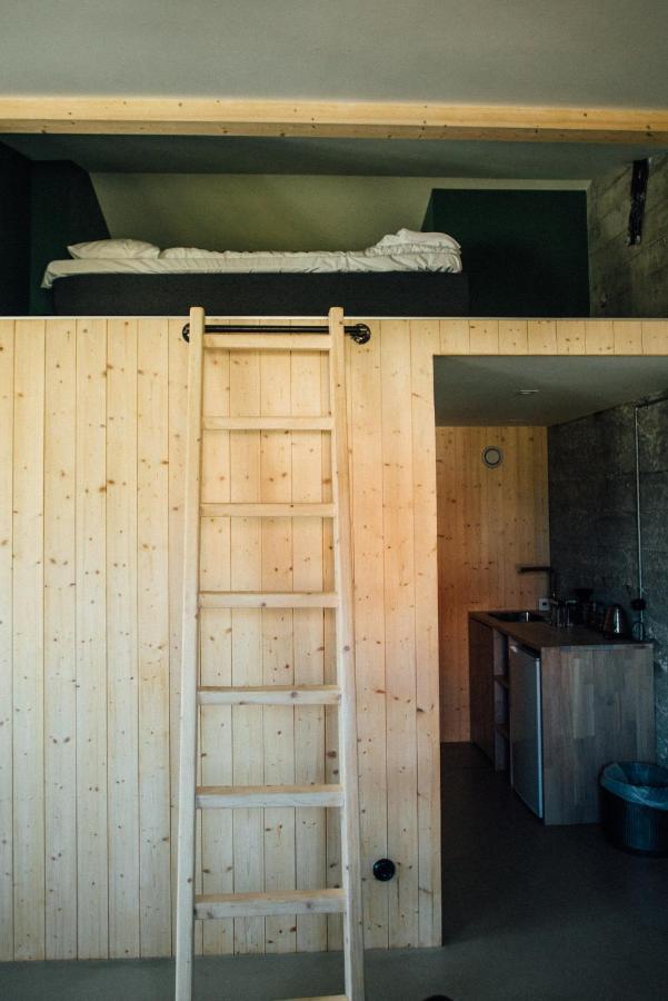 Trevarefabrikken Henningsvær Exterior foto